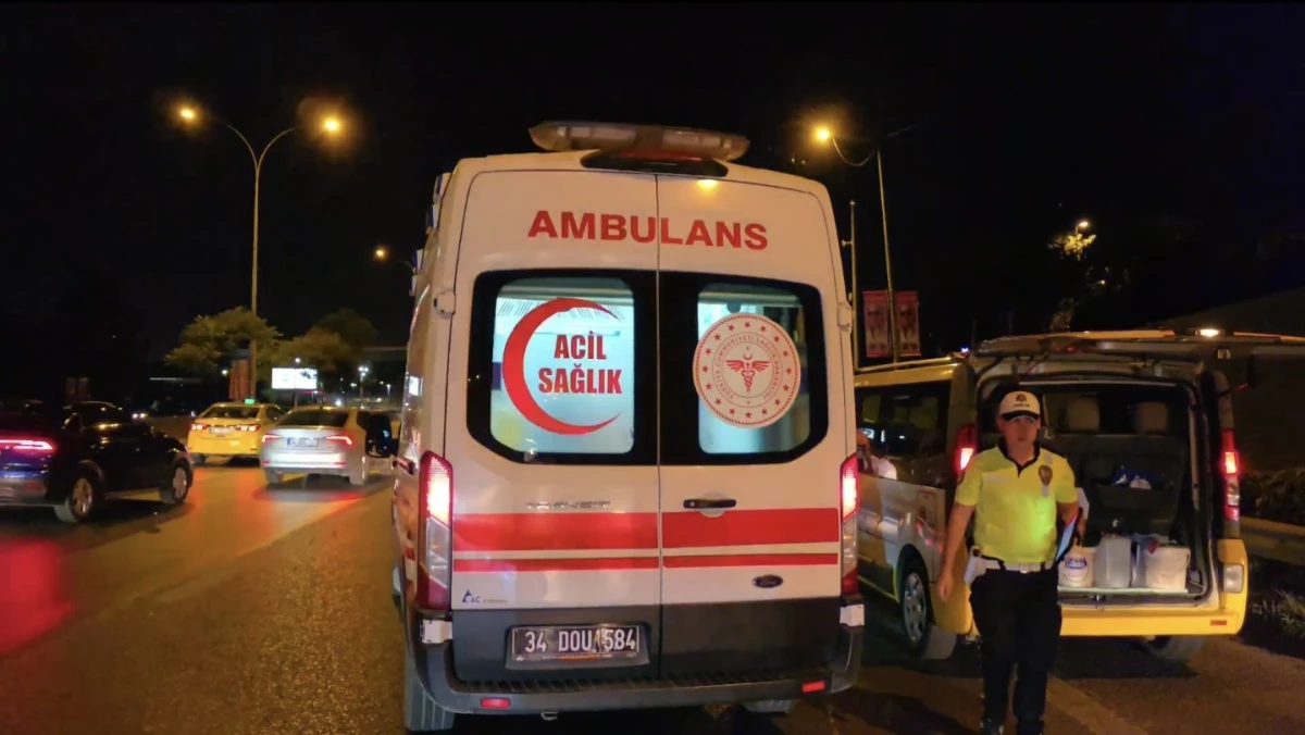 Üsküdar’da taksiye arkadan çarpan motosiklet sürücüsü yaralandı