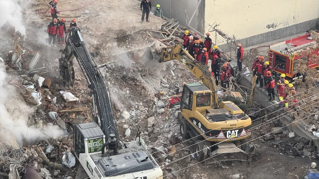 Konya’da Çöken 4 Katlı Binadan Acı Haber: 2 Cansız Beden Çıkarıldı