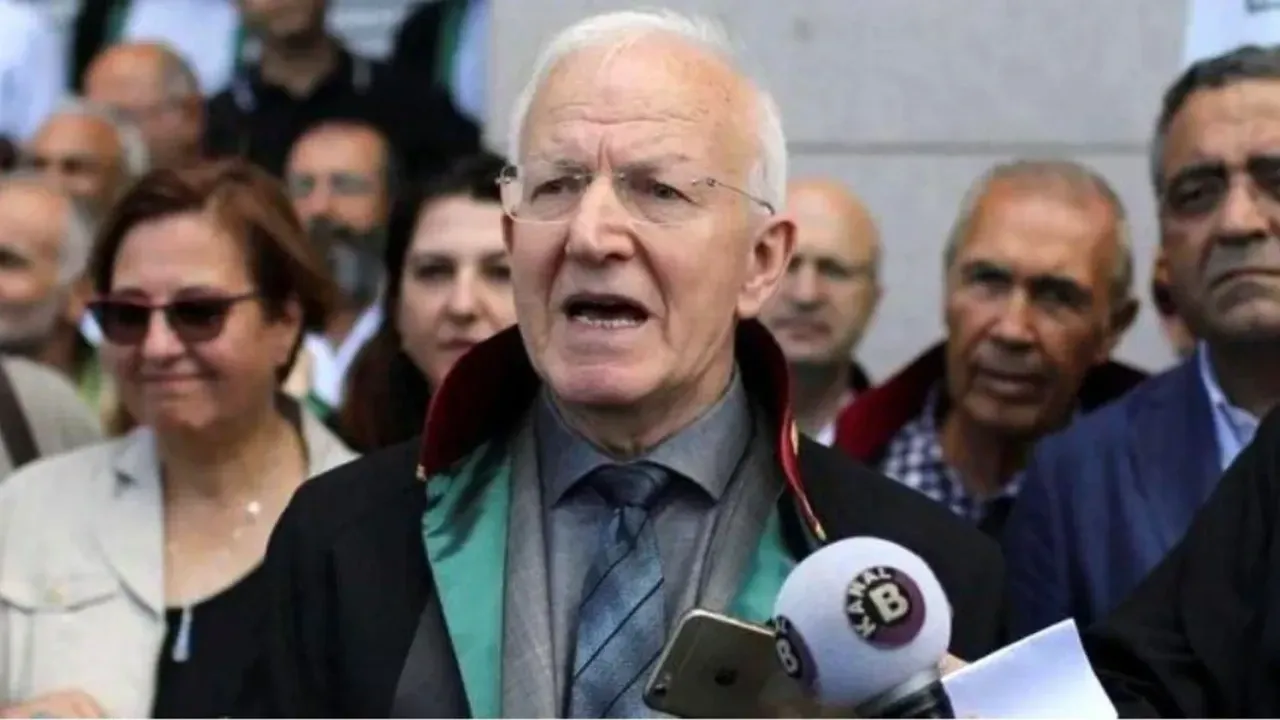 İstanbul Barosu, gündemdeki gelişmelere yanıt olarak “olağanüstü kurultay” kararı aldı. Baro, bu kararını, hukukun üstünlüğü ve temel hakların savunulması adına önemli bir adım olarak duyurdu. İstanbul Barosu’nun aldığı bu karar, son dönemdeki hukuki ve siyasi gelişmelere karşı bir tepkidir ve toplumsal barış ile adaletin sağlanması için yeni çözümler aramayı amaçlamaktadır. Olağanüstü kurultayın, baronun iç tüzüğüne uygun olarak, üye avukatların katılımıyla yapılması bekleniyor. Kurultayda, ülke genelindeki hukuki durumu ele alacak, temel hak ve özgürlüklerin korunması için atılacak adımlar tartışılacak. Bu karar, İstanbul Barosu’nun hem iç kamuoyunda hem de genel olarak hukuk camiasında önemli bir tepki olarak değerlendiriliyor. Kurultayın içeriği ve sonuçları, hukuk ve demokrasi anlayışının yeniden şekillendirilmesi açısından büyük önem taşıyor.