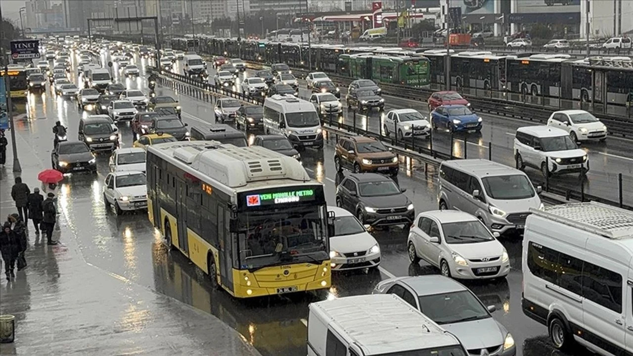 Trafik ve Yol Durumu: İstanbul’da Trafik Yoğunluğu Yüzde 76’ya Çıktı
