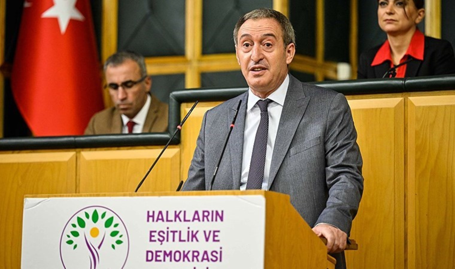 “DEM Partili Bakırhan’dan ‘İmralı’ Açıklaması: ‘Öcalan’ın Çağrısı Tarihin Barışa Dönük Yüzünü Canlandıracak'”