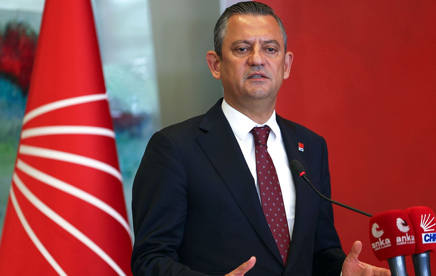 Özgür Özel’den Operasyonlar Üzerine İlk Açıklama: ‘İBB’ye Yürümek Üzere Bir Soruşturma’