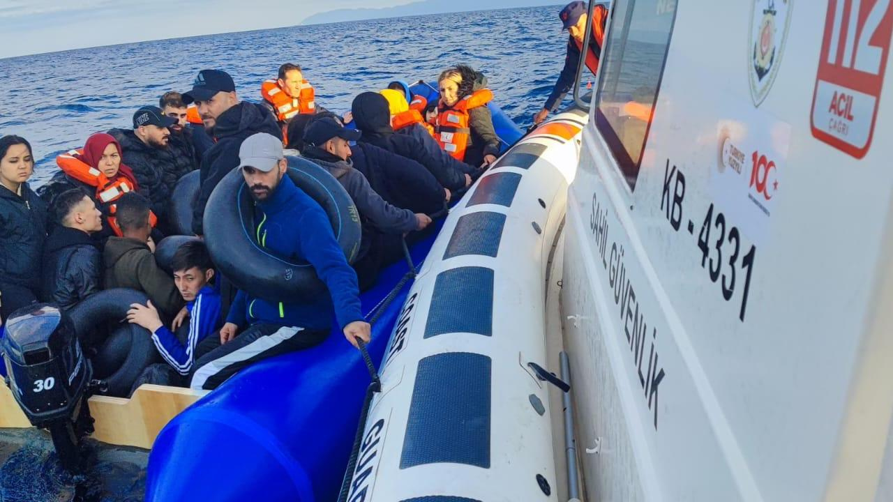 İzmir’de Yurt Dışına Çıkmaya Hazırlanan 62 Düzensiz Göçmen Yakalandı