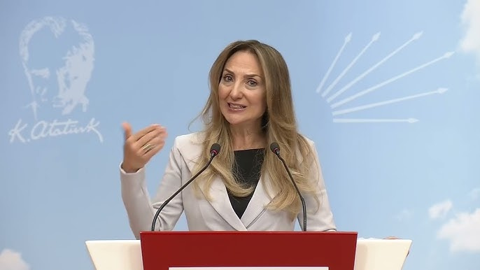 “CHP’li Nazlıaka, Aile Bakanlığı’nın Paylaşımına Sert Tepki Gösterdi: ‘Aile Yılı Söylemi Maskaralık Halini Aldı'”