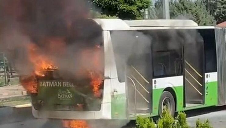 Batman’da Yolcu Otobüsü Alev Alev Yandı: Panik Anları Yaşandı