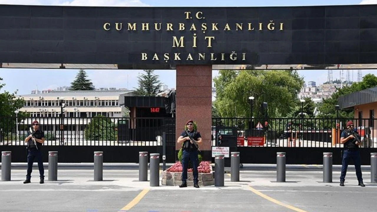 ‘MİT Mensubuyum’ Diyerek Dolandırıcılık Yapan 4 Şüpheli Gözaltında: Eski AKP’li Yönetici de Var