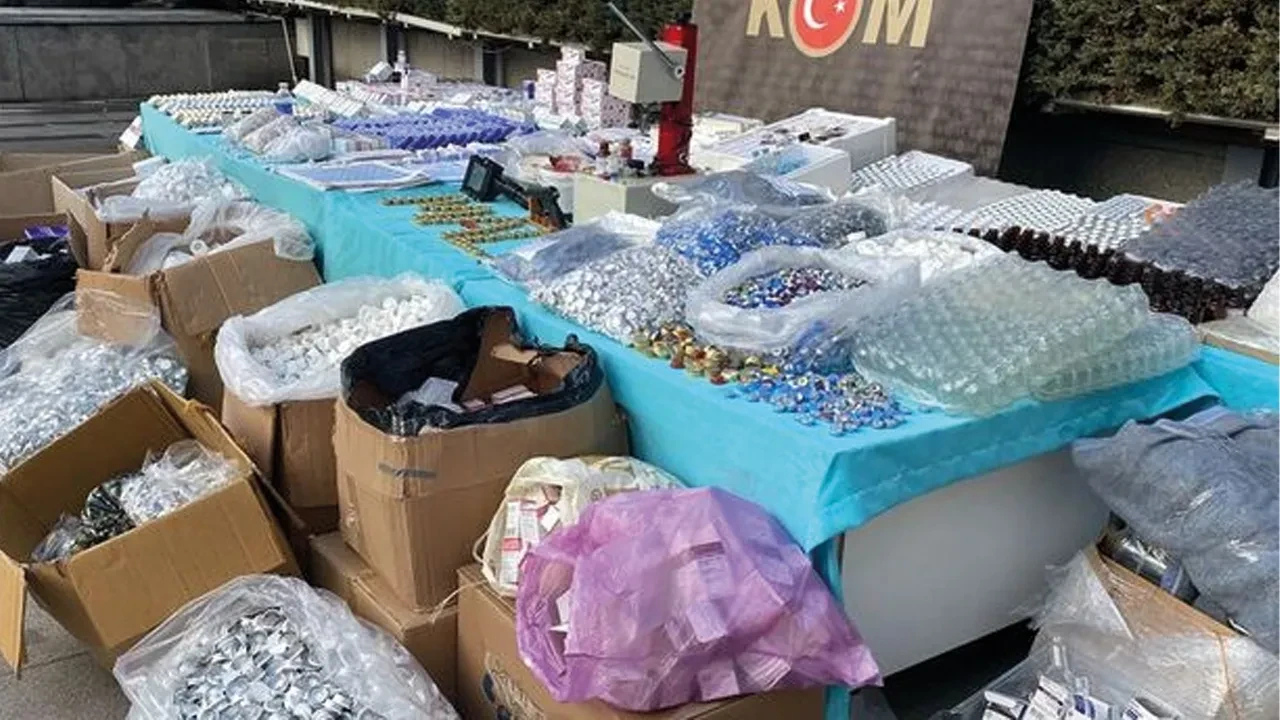 Sahte Kanser İlacı Üreten Çeteye Operasyon: Piyasa Değeri Yaklaşık 2 Milyar Lira!