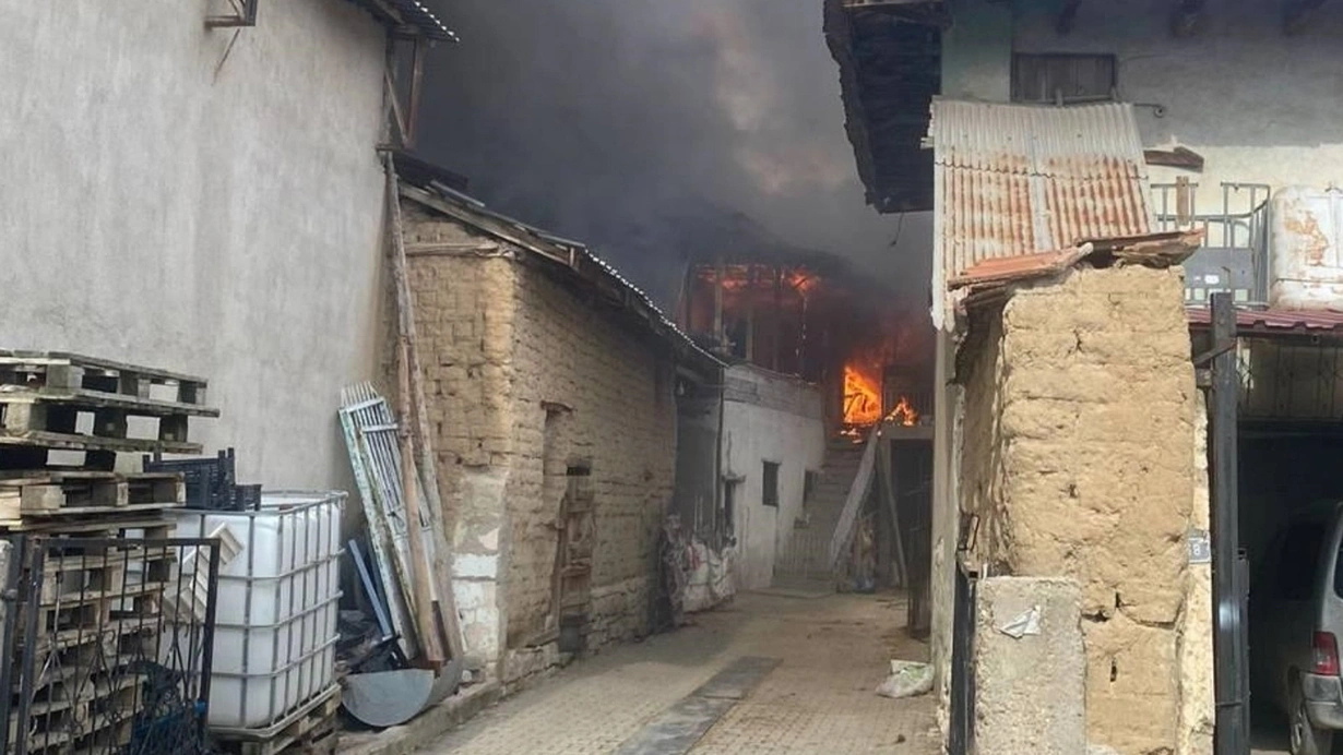 Uşak’ta Feci Yangın: 1 Kişi Hayatını Kaybetti, 1 Kişi Dumandan Etkilendi!