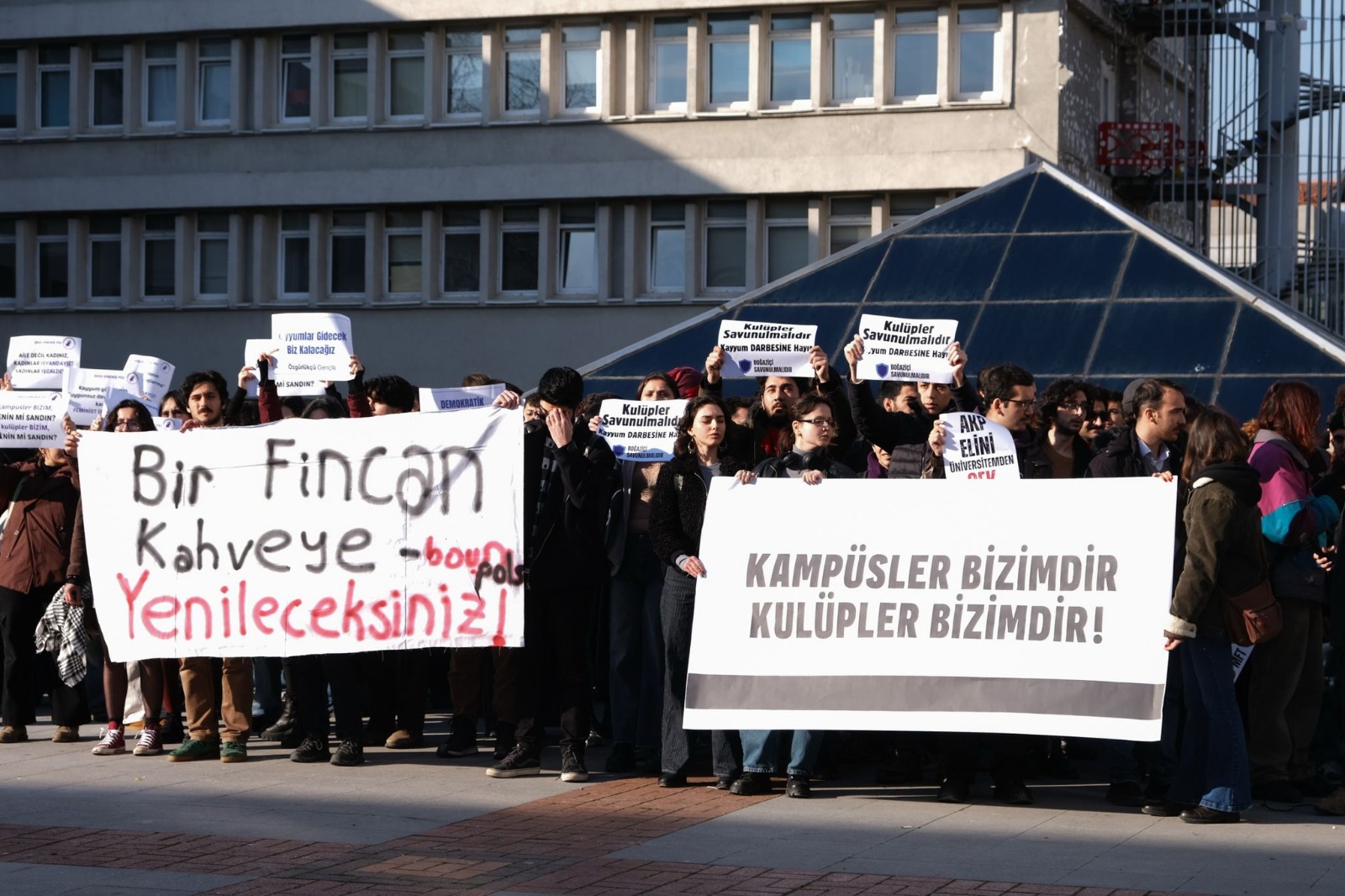 Boğaziçi Üniversitesi Öğrencilerinden Eylem: “Bir Fincan Kahveye Yenileceksiniz”