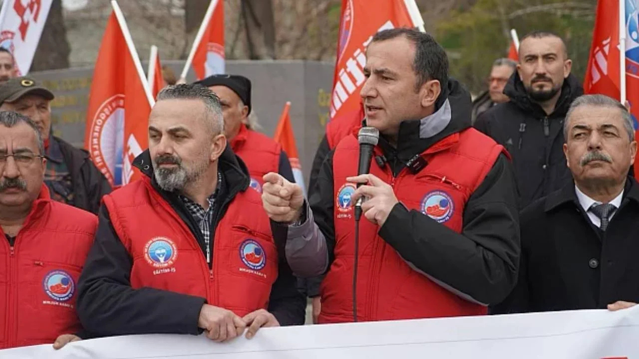 Eğitim-İş Genel Başkanı Kadem Özbay’dan İktidara Sert Tepki: “Atatürk İsminize Tahammülünüz Yok”