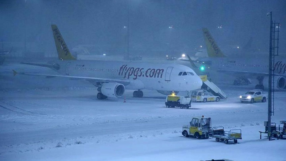 İstanbul’da Kar Yağışı Başladı: Sabiha Gökçen Havalimanı Alarma Geçti