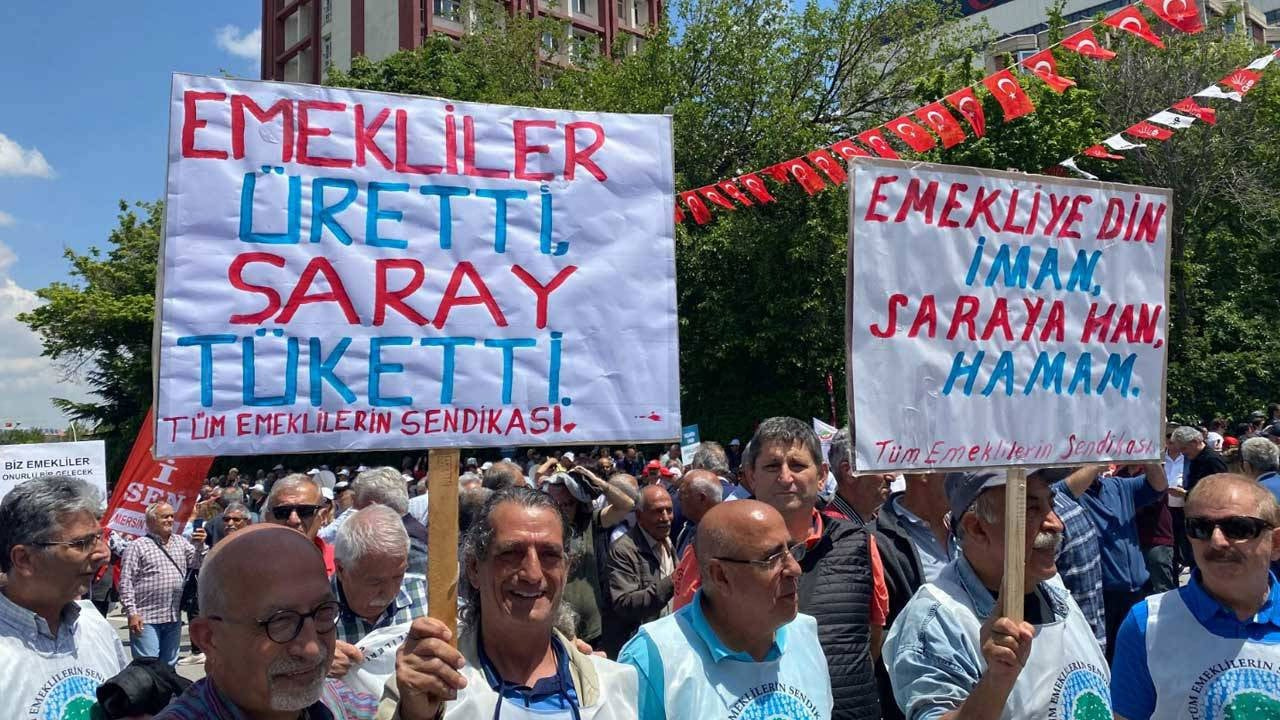 Ankara’da Emekliler İsyan Etti: “Pazarlardan Atık Topluyoruz!”
