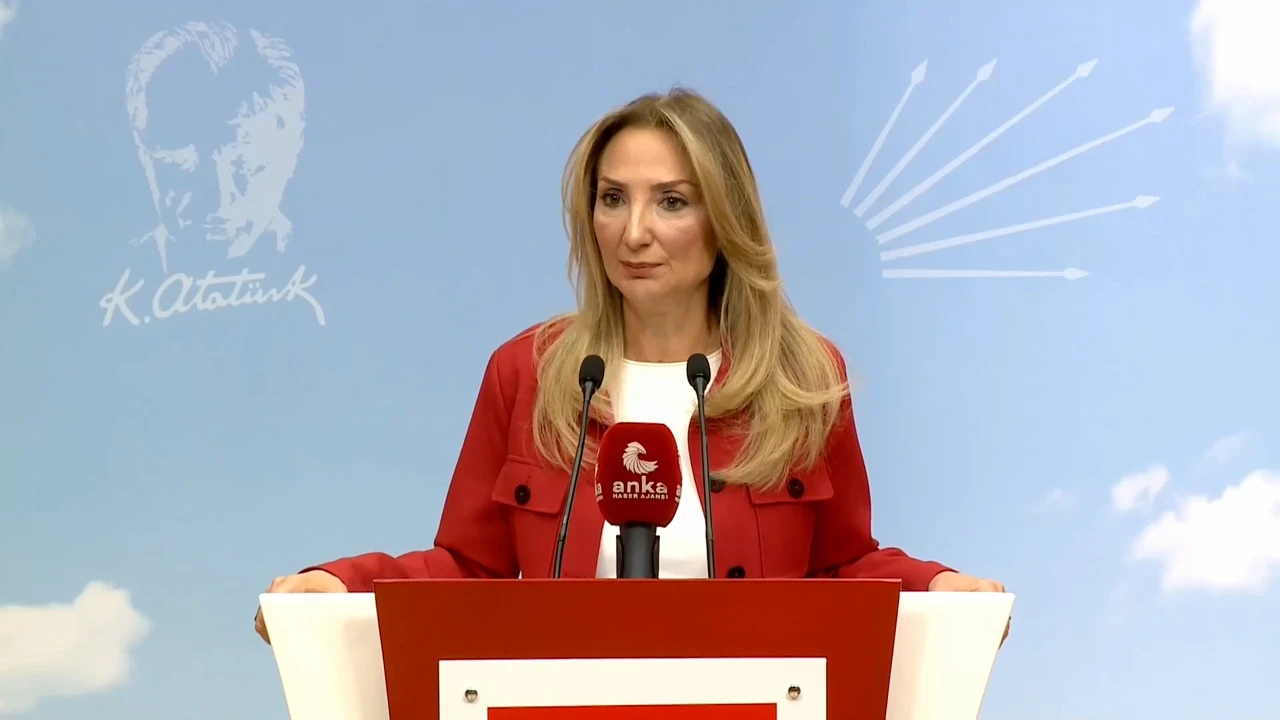 Aylin Nazlıaka’dan HÜDA-PAR’a “Aile Hakemliği” Tepkisi: Kadının Kararlarına Karışanlardan Bıktık!