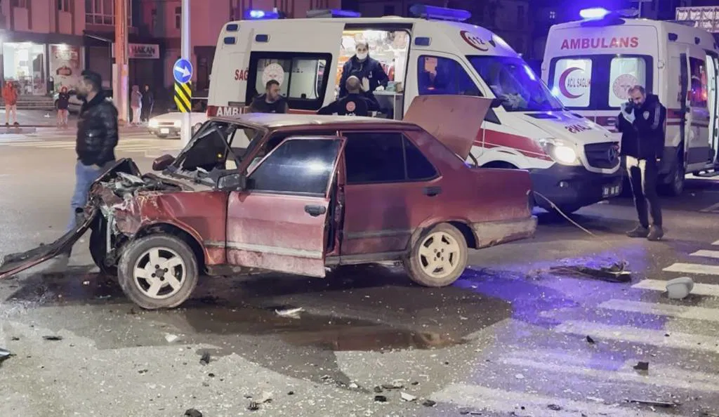Şüpheli-Polis Kovalamacası Kazayla Sonlandı: 1’i Ağır 5 Yaralı
