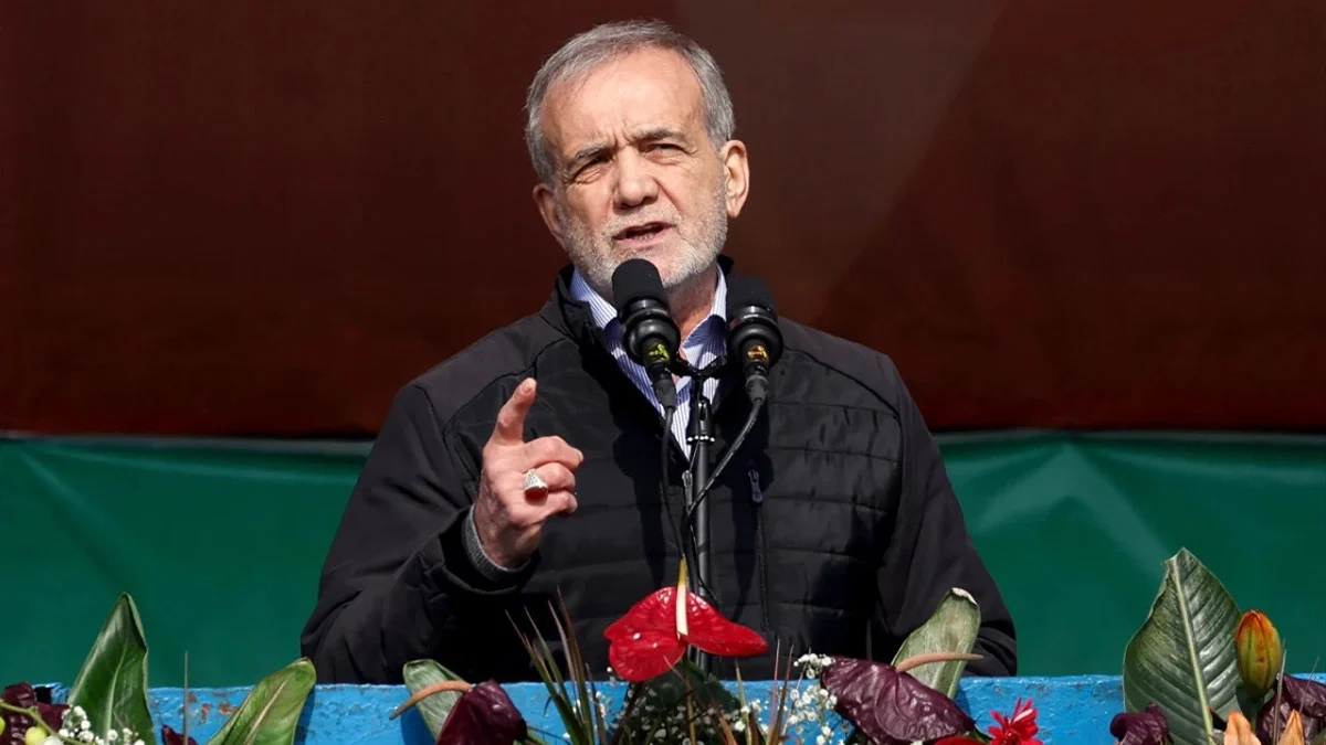 İran Cumhurbaşkanı Pezeşkiyan’dan ABD’ye Türkçe Şiirli Yanıt