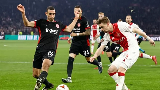 Frankfurt, Ajax Deplasmanından Avantajla Döndü!