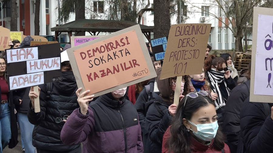 ODTÜ’lü Öğrenciler Rektörlük Önünden Seslendi: “Ders Yok, Boykot Var!”