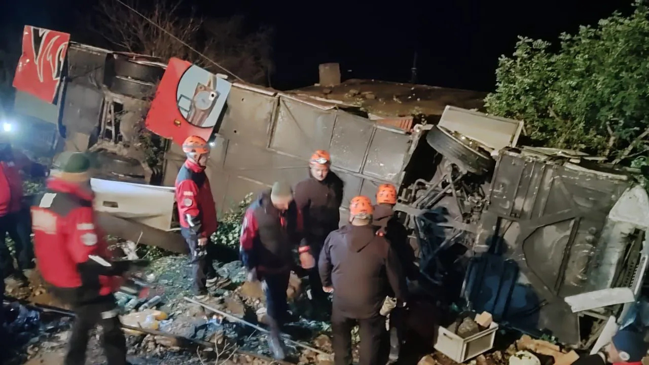 Çanakkale’de Yolcu Otobüsü Şarampole Uçtu: 37 Yaralı
