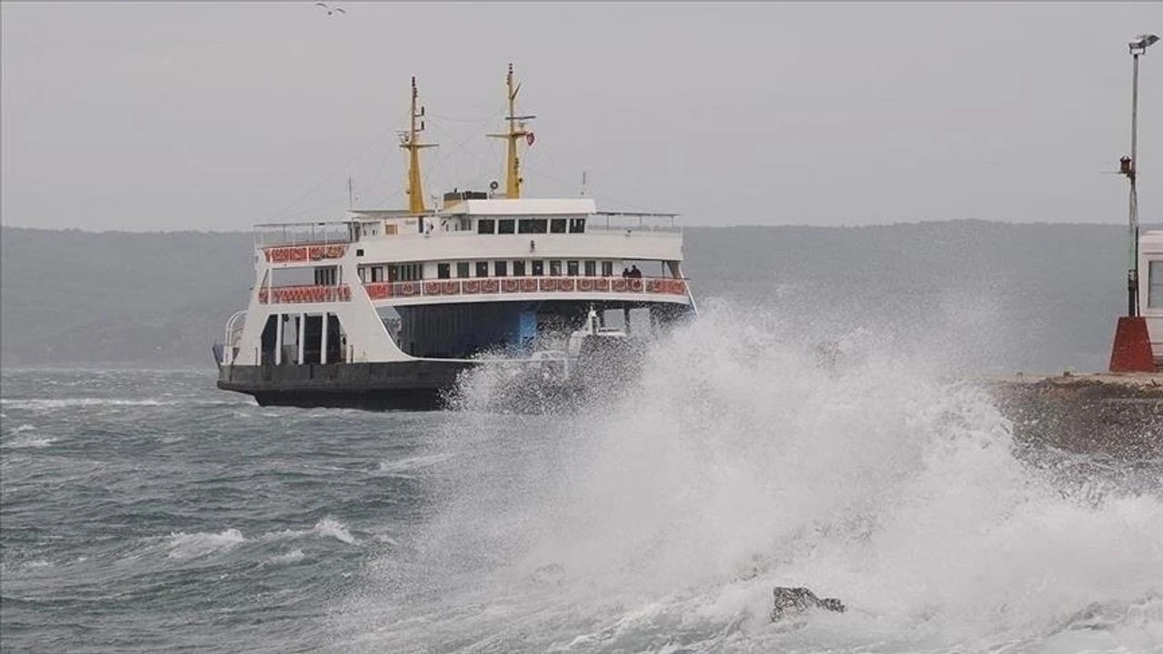 Bozcaada Feribot Seferlerine Fırtına Engeli! İşte İptal Edilen Seferler