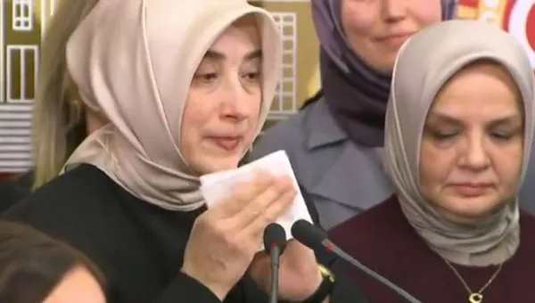 Akademisyene ‘AKP’ ve ‘Başörtüsü’ Gözaltısı