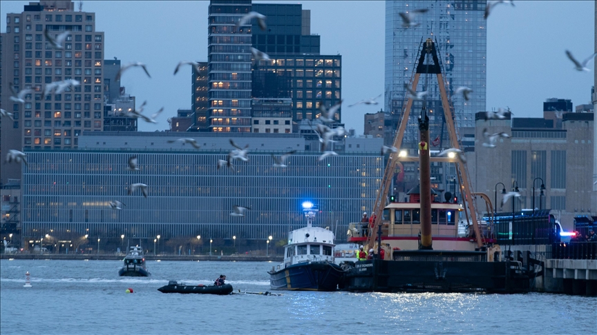 New York’taki Hudson Nehri’ne düşen helikopterde bulunan 6 kişi hayatını kaybetti