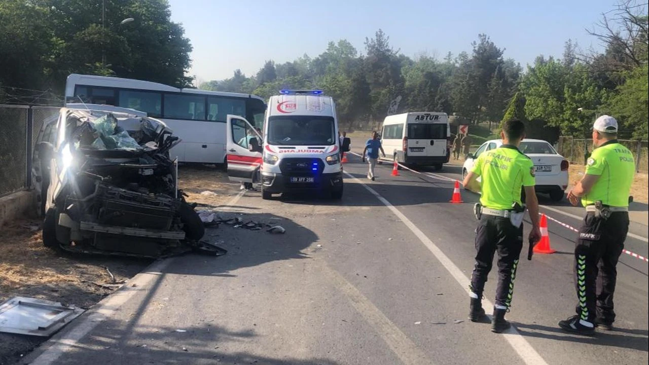 Tekirdağ’da Feci Kaza: İşçi Servisi Kafa Kafaya Çarpıştı, Çok Sayıda Yaralı Var!
