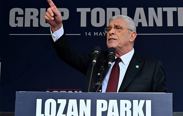 İYİ Parti’den PKK’nın Fesih Sürecine Bayraklı Tepki: Lozan Parkı’nda Grup Toplantısı, Meclis’te Türk Bayrakları