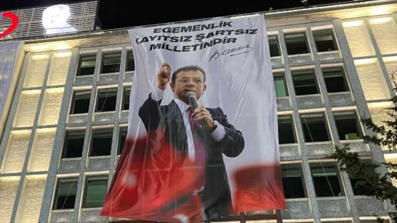 Afiş ve Pankart Yasağına İmamoğlu’ndan Sert Tepki: “Siz Ne Kadar Engellerseniz, Biz O Kadar Büyürüz”