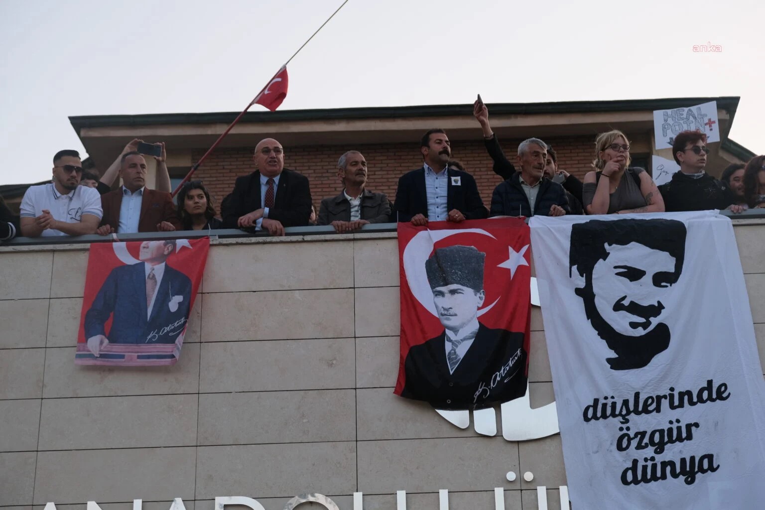 Eskişehir’de Ali İsmail Korkmaz Anması: Öğrenciler Pankartı Rektörlük Alanına Astı