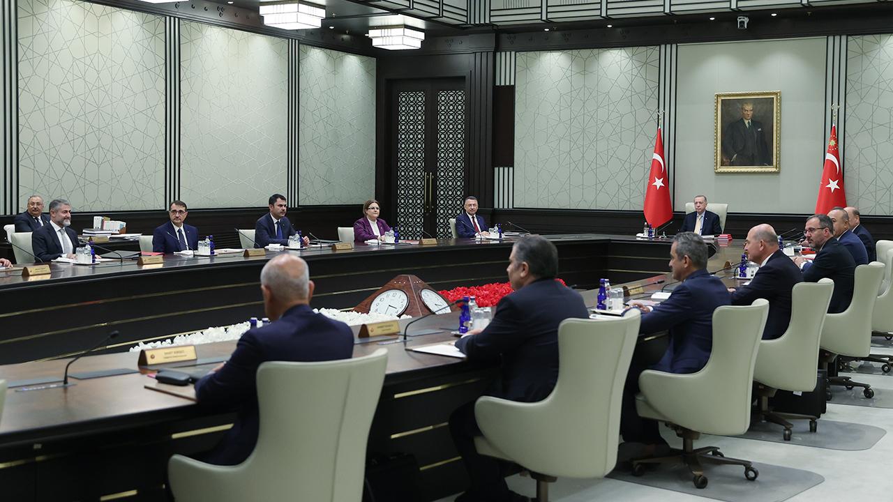 AKP’de Kabine Değişikliği Gündemde: ‘Pasif İsimlerle Yola Devam Edilmeyecek’