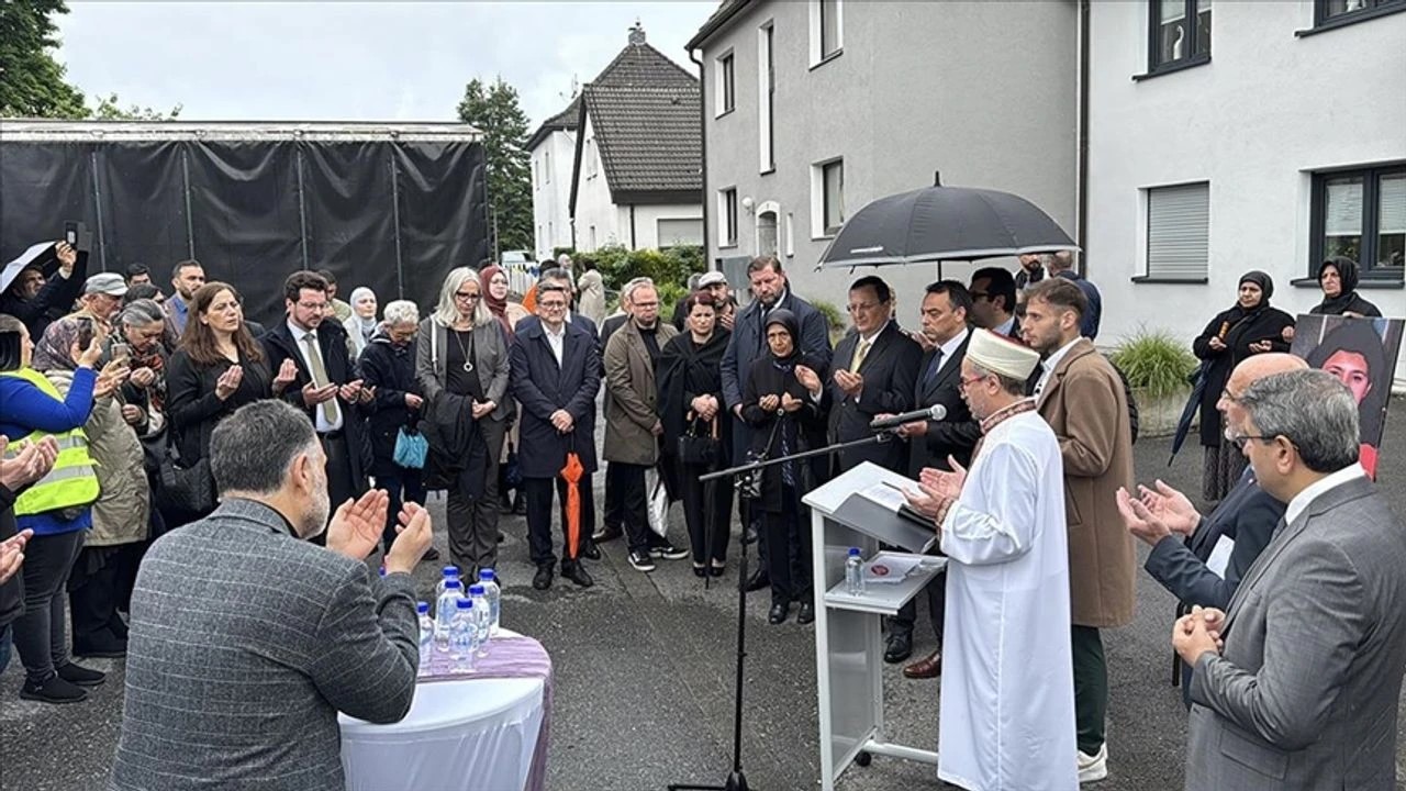 Solingen Faciasının Üzerinden 32 Yıl Geçti: Irkçı Saldırıda Kaybedilenler Anıldı