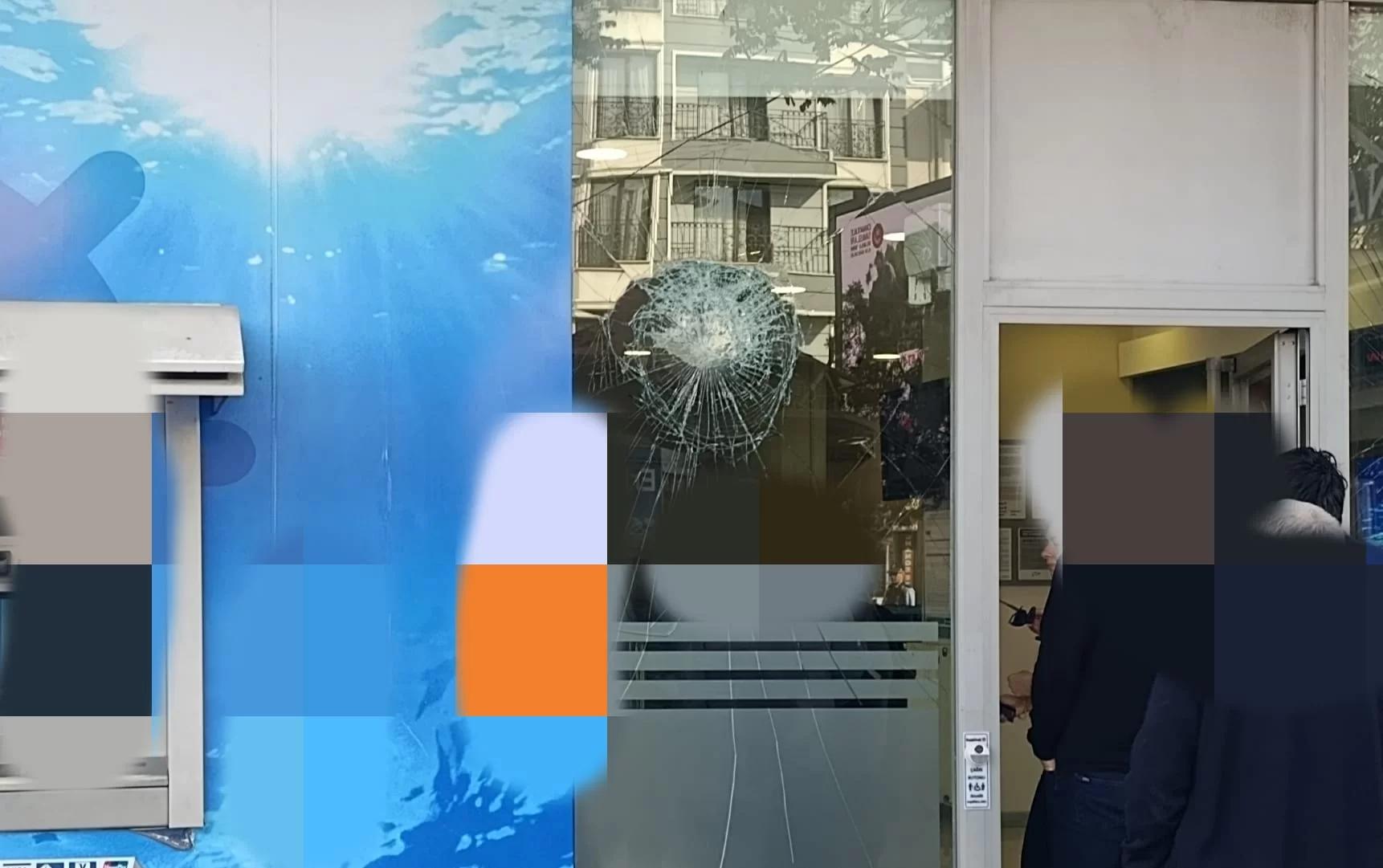 İstanbul’da Çok Sayıda Banka ve İşyerine Taşlı Saldırı: Şüpheli Yakalandı