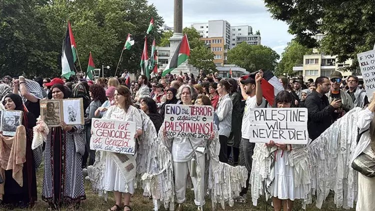 Berlin’de Filistin’e Destek Gösterileri Düzenlendi