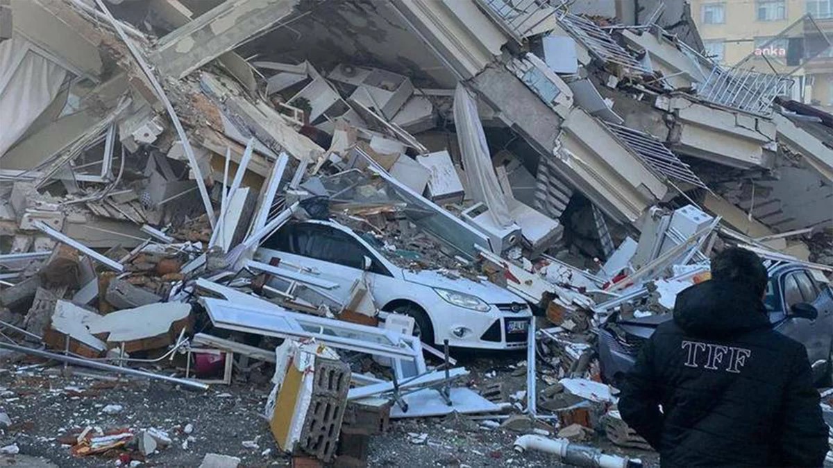 Depremde 43 Kişiye Mezar Olan Apartmanın Davasında Şaşkınlık Yaratan Olay: Savcı Mütalaa Vermeden Salonu Terk Etti