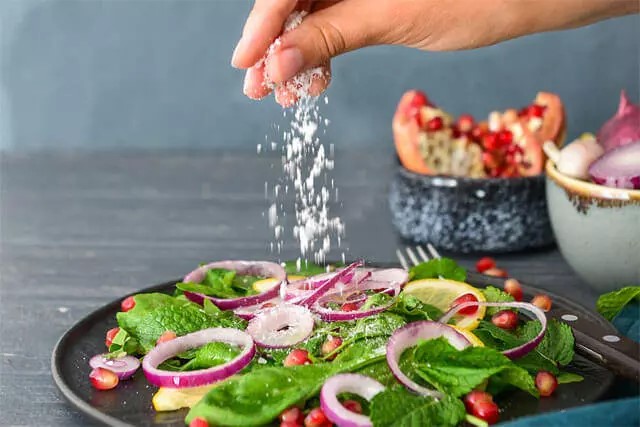 Yemeklere Tuz Eklemek Depresyon Riskini %40 Artırıyor!