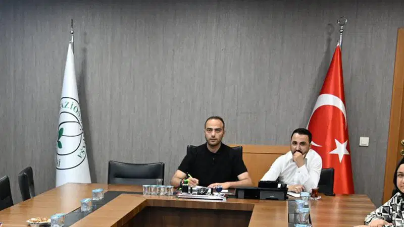 Gaziosmanpaşa Belediye Başkanvekili Eray Karadeniz, Atatürk Portresini Kaldırttı! FETÖ Paylaşımları Yeniden Gündemde