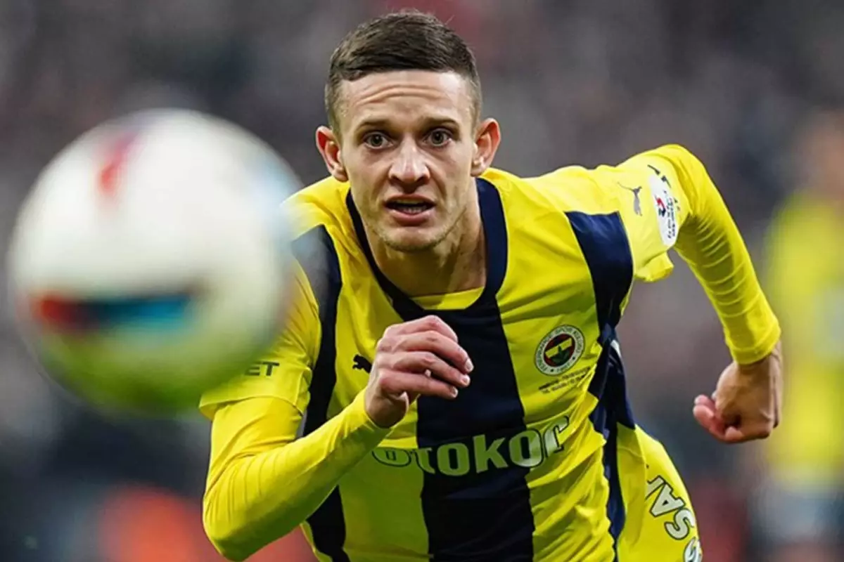Fenerbahçe’de Szymanski ile Yollar Ayrılıyor! Mourinho Raporunu Sundu