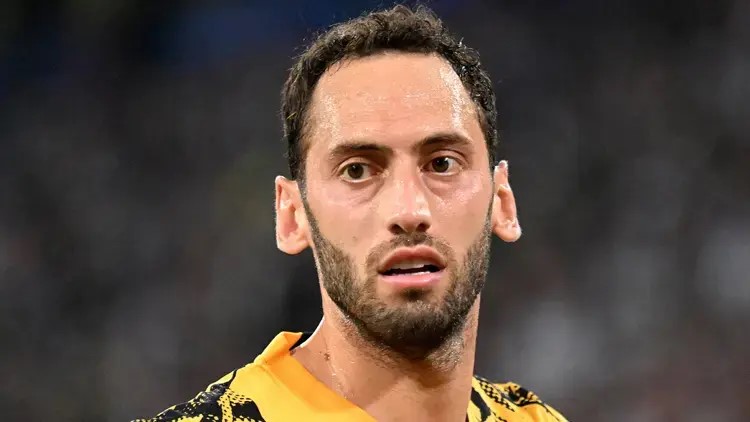 Adı Galatasaray ile Anılan Hakan Çalhanoğlu’nun Babasından Dikkat Çeken Paylaşım: “İnşallah Bir Gün Galatasarayımıza Gelirsin”