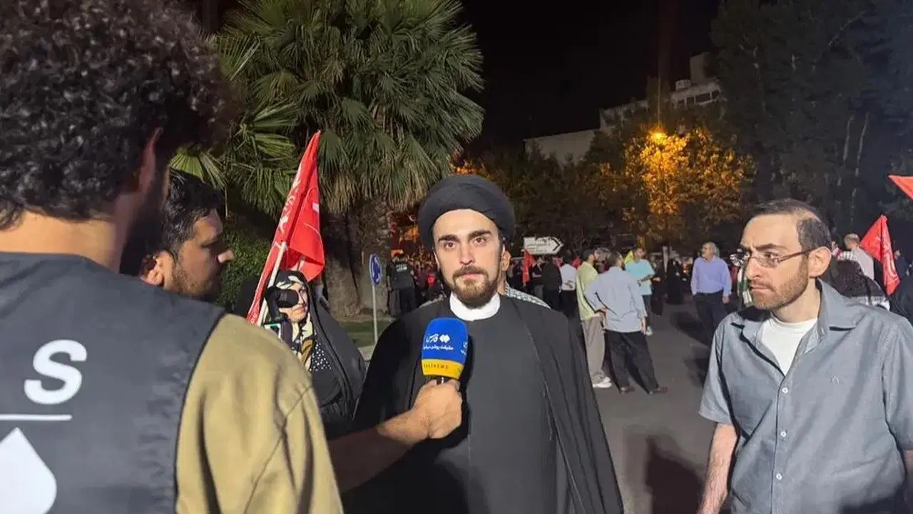 Humeyni’nin Torunu Meydan Okudu: “Bu Devrimi Kimse Söküp Atamaz”