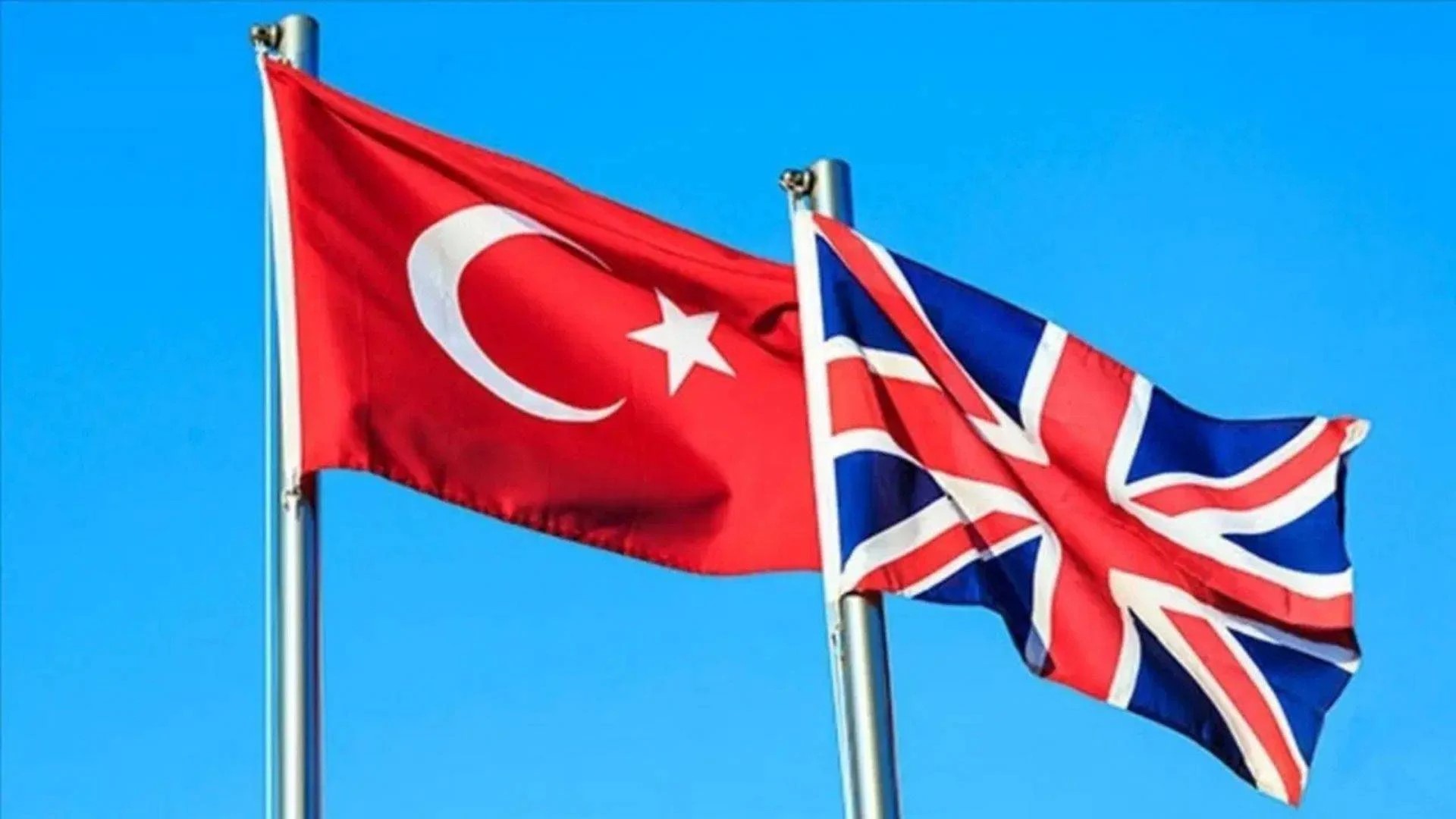 İngiltere’den Türkiye’ye Seyahat Uyarısı: Ruhsatlı Taksi, Gösterilerden Uzak Durun ve Sahte Alkole Dikkat