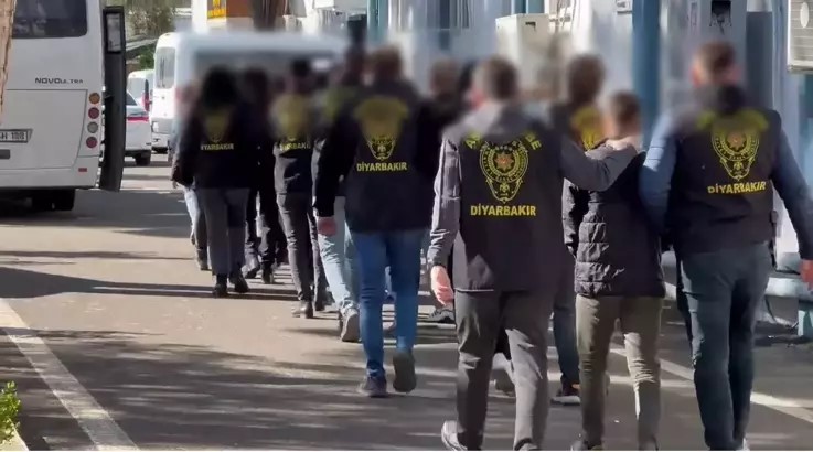 Diyarbakır’da Kapkaççılara ‘Çekirge’ Operasyonu: 12 Şüpheli Tutuklandı!