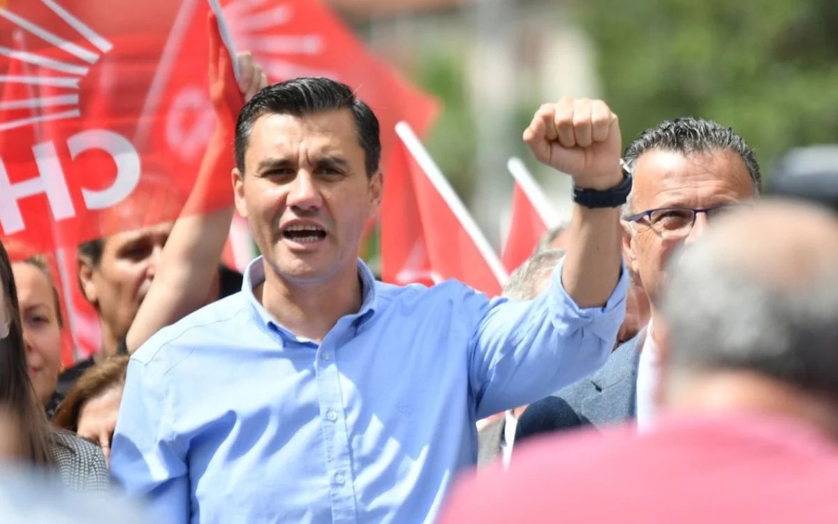 CHP’nin Avcılar Mitingi Ferdi Zeyrek’in Vefatı Nedeniyle Ertelendi