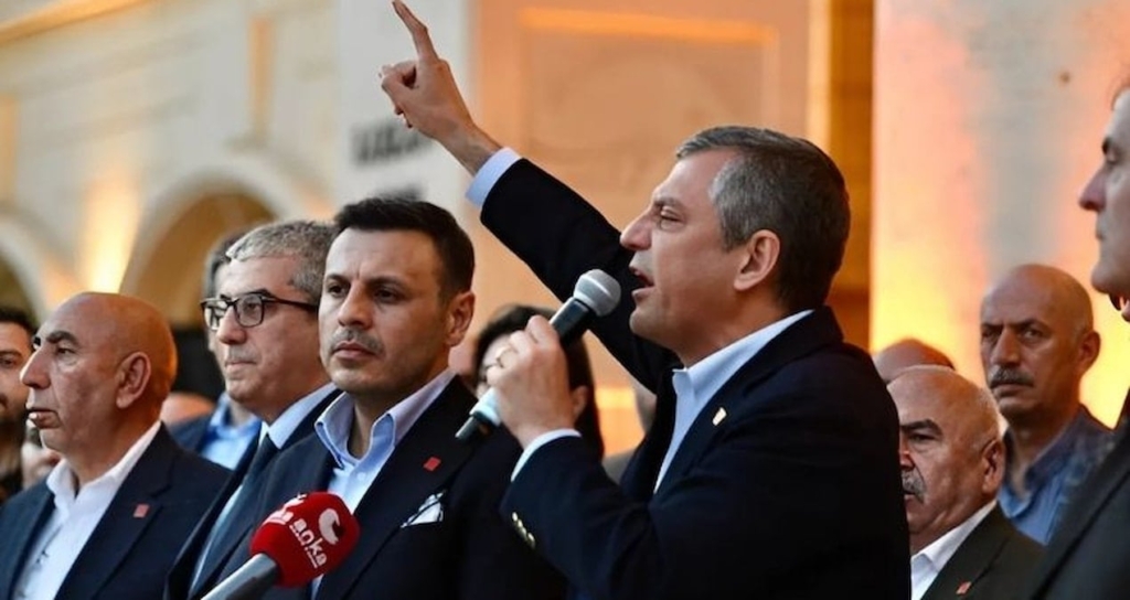 Özgür Özel Bayram Namazı Çıkışı Konuştu: “O Gün Ne Söylediysem Altına İmza Atıyorum”