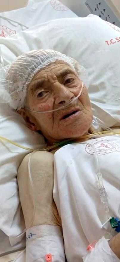 Doktor şaştı kaldı: Dünya literatüründe yok! 90 santimetrelik kedi-köpek kisti çıkarıldı!