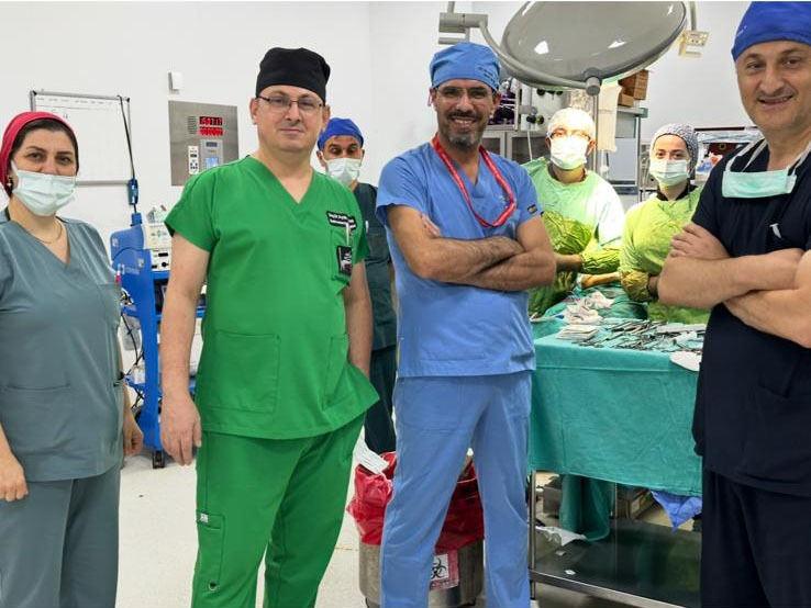Doktor şaştı kaldı: Dünya literatüründe yok! 90 santimetrelik kedi-köpek kisti çıkarıldı!