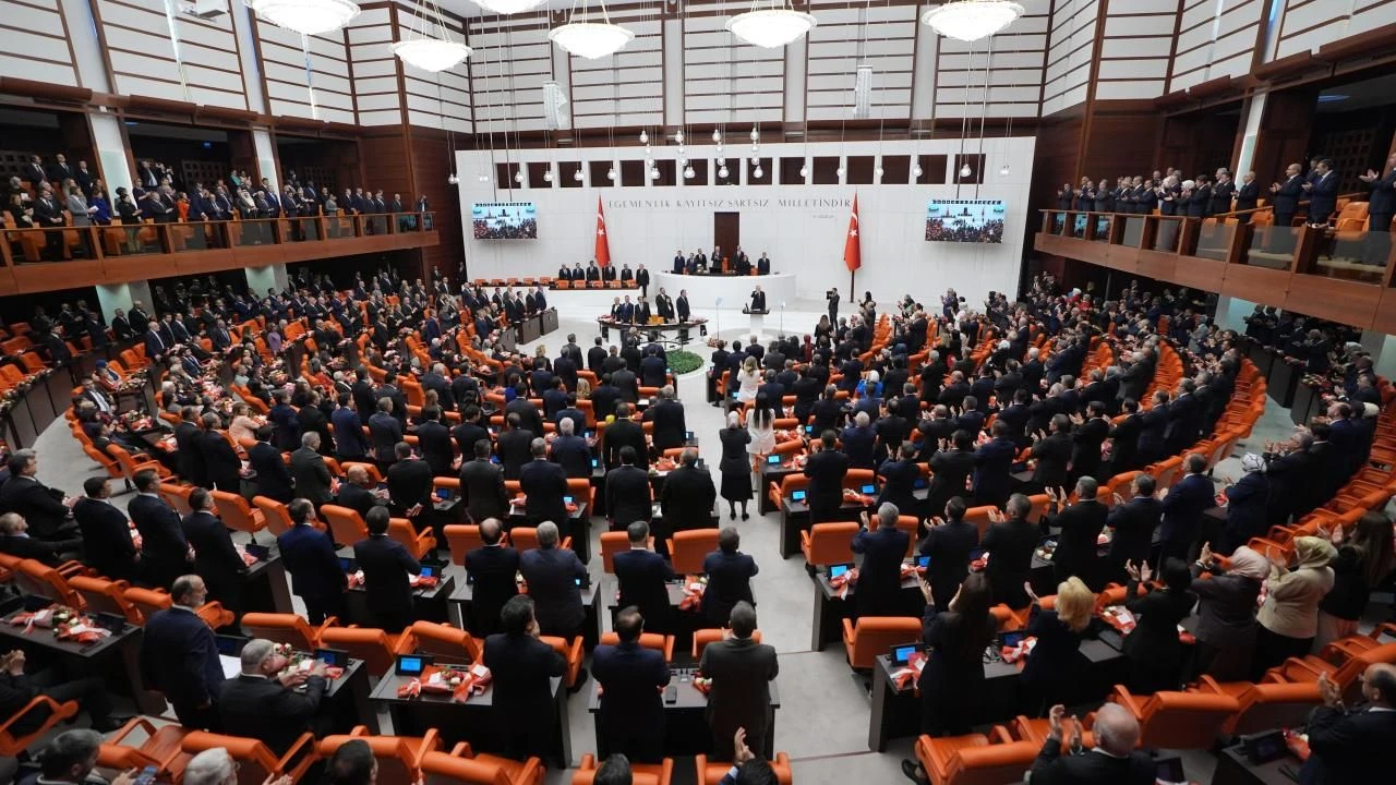 TBMM’de LGS Gerginliği: “Ben geri zekalıya anlatır gibi anlatmayacağım” sözleriyle tansiyon yükseldi, birleşime ara verildi