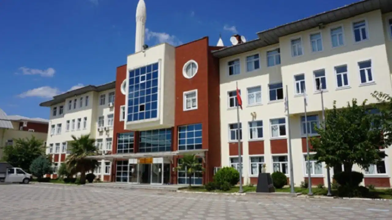 YÖK Kararı Tartışma Yarattı: Hukuk Fakülteleri İçin Baraj 100 Bine Düştü, Binlerce Öğrenci Mağdur!