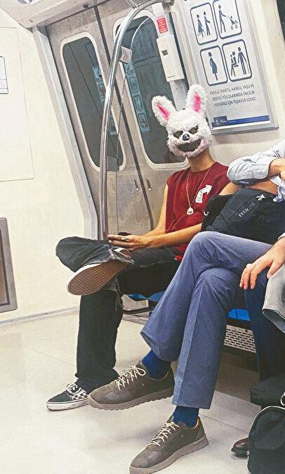 Metrodaki “tüfekli tavşan” yakalandı