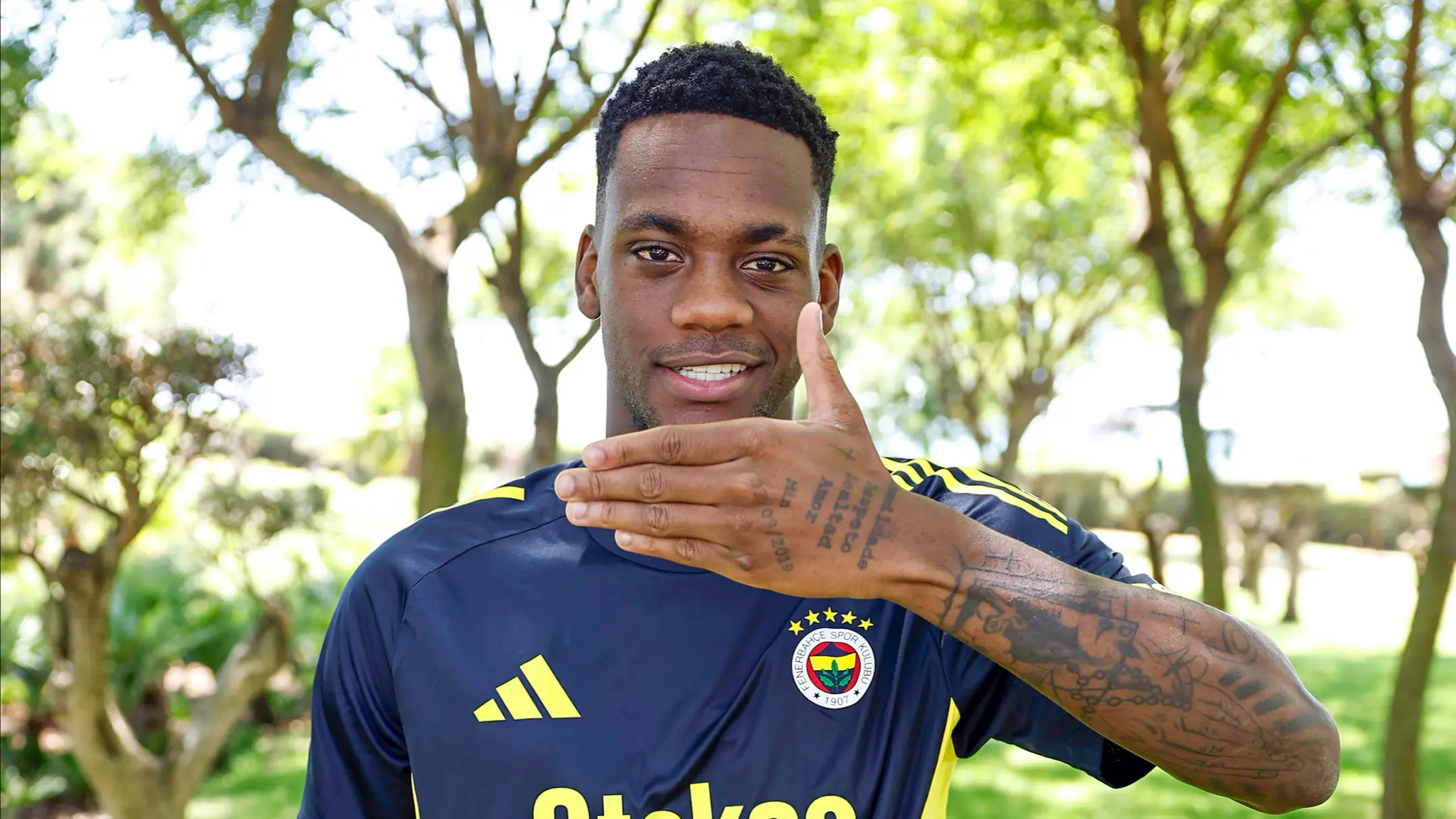 Jhon Duran’dan Fenerbahçe ve Mourinho sözleri: “Buraya gelmek en iyi karardı!”