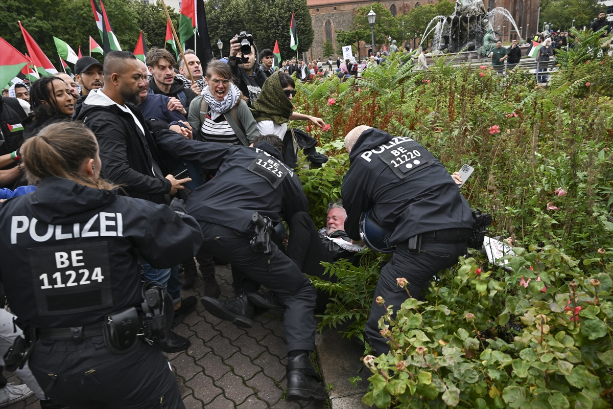 Berlin’de Filistin Destekçilerine Sert Polis Müdahalesi: Gözaltılar Var
